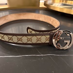Gucci Leather Belt with Double G Silver Shiny Buckle